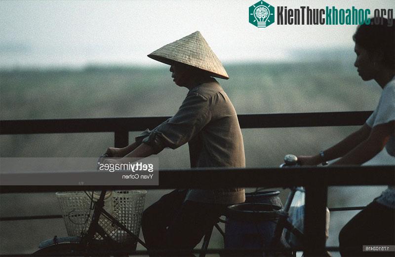 Trên cầu Long Biên.