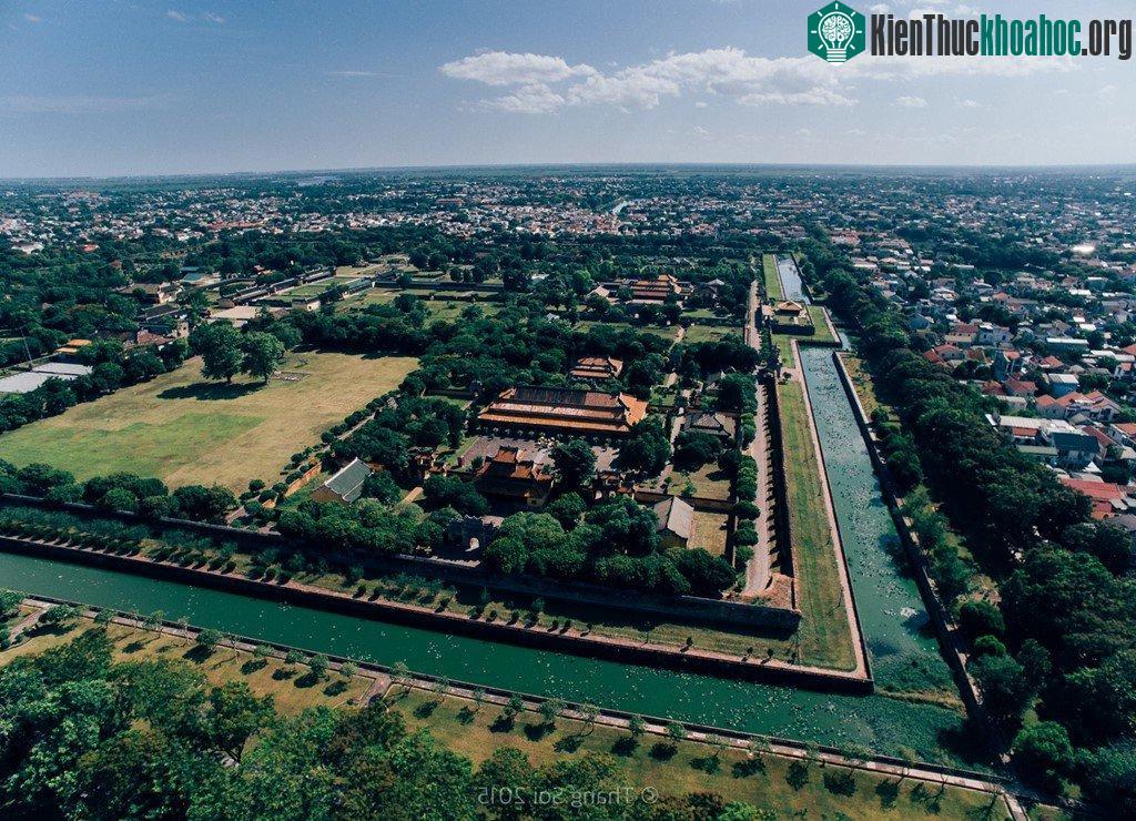 Đại Nội (Huế) nhìn từ độ cao hơn 300m.