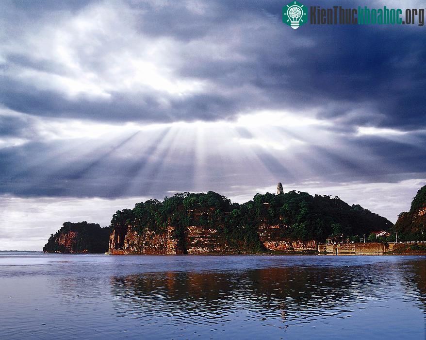 "Phật ngủ" núi Đông