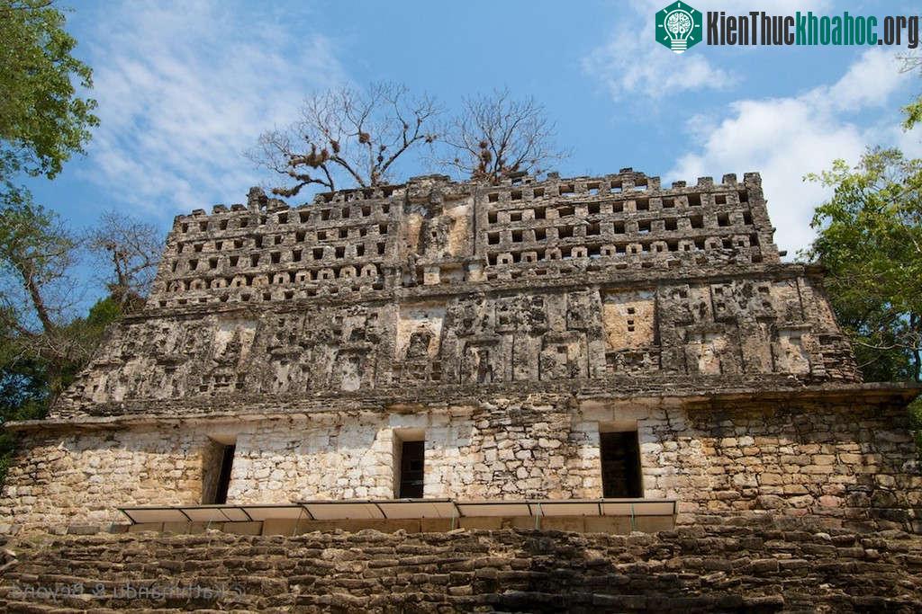Yaxchilan, Mexico: Nằm sâu ở miền nam Mexico, di tích này cách khách sạn gần nhất hàng tiếng đi xe, và chỉ có thể tiếp cận bằng thuyền. Tuy nhiên, chính sự xa xôi biệt lập này càng làm tăng vẻ đẹp ...