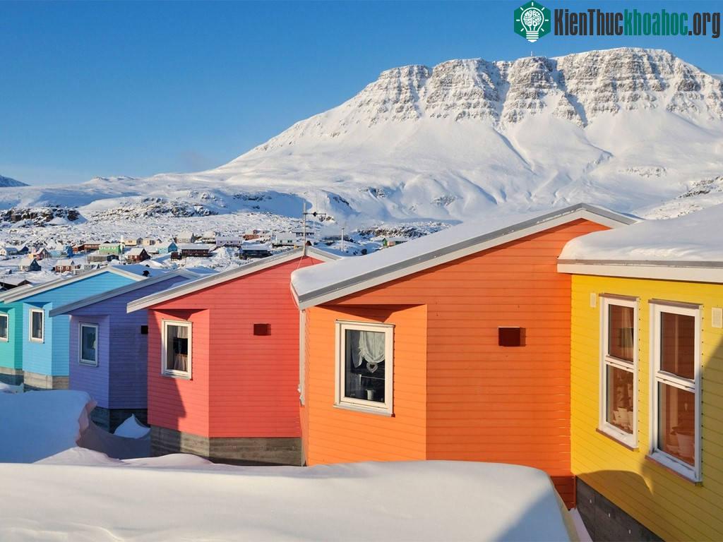 Bắc Cực: Bạn có thể đăng ký tour trên các du thuyền đi từ Anchorage tới các làng chài Bắc Cực ở Alaska, Canada và Greenland, trước khi về New York (Mỹ).