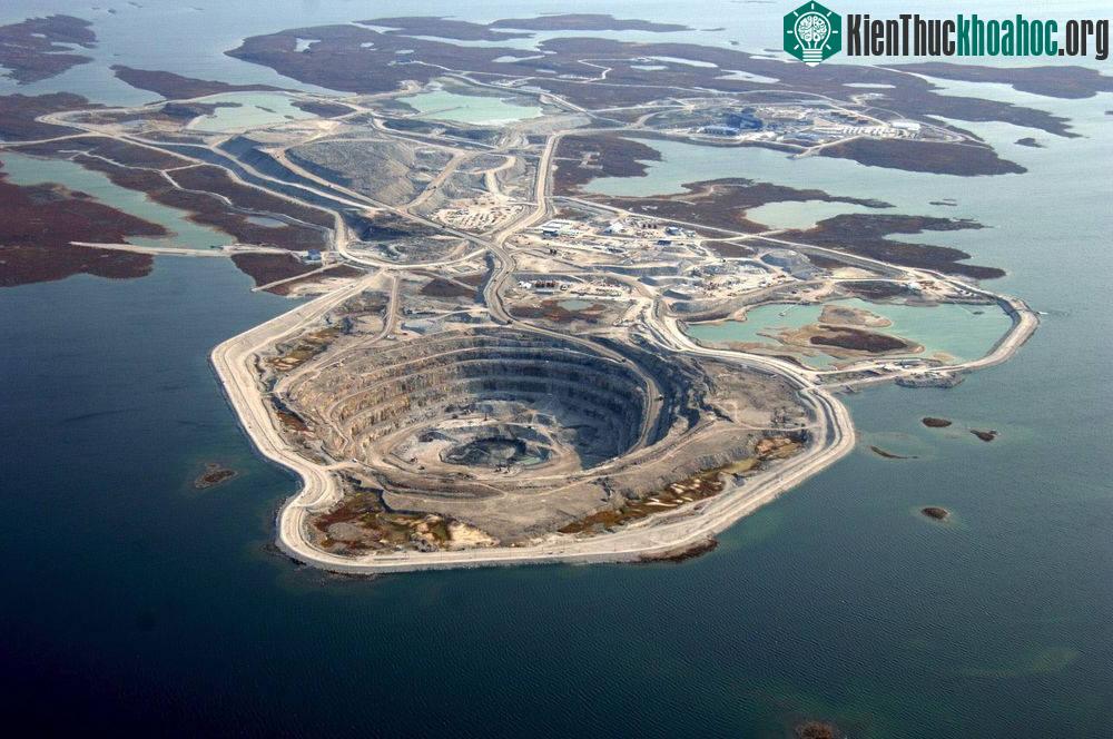 Mỏ kim cương Diavik - Canada