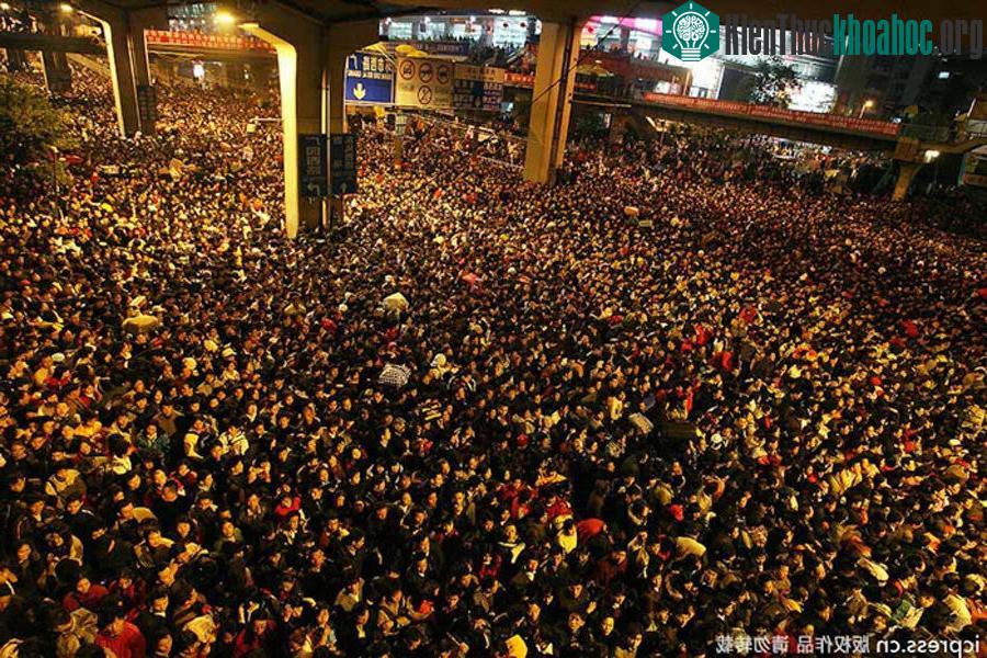 Biển người chen chúc tại ga Quảng Châu năm 2008