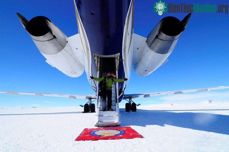 Giá cho tour 11 đêm tại White Desert là 72.000 USD mỗi người.