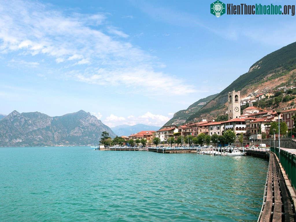 Hồ Iseo, Italy: Từ 18/6, nghệ sĩ Christo sẽ đan các tấm vải màu vàng trên hồ Iseo để tạo ra hải cảng nổi, cho du khách đi ngang hồ. Ngoài ra, đây còn là một điểm nghỉ mát mùa hè nổi tiếng, với làn ...