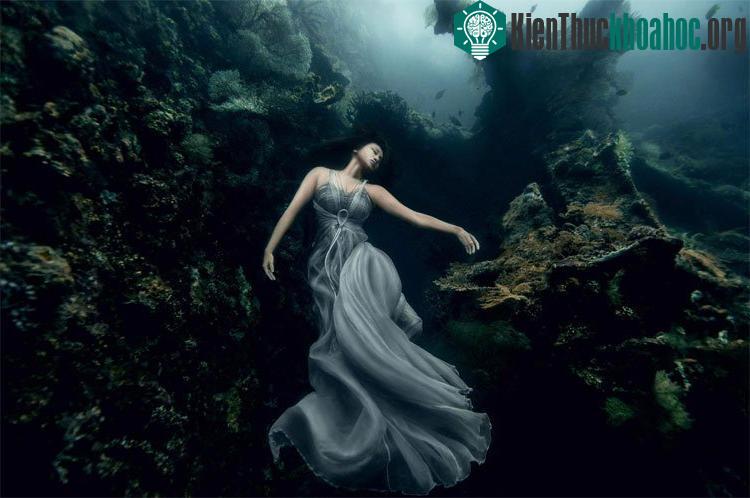 Các góc hình của anh đầy ma mị, lột tả vẻ đẹp quyến rũ mà bí ẩn.
