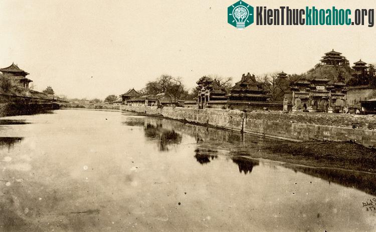 Hào bao quanh Tử Cấm Thành được xây dựng với chức năng phòng thủ.