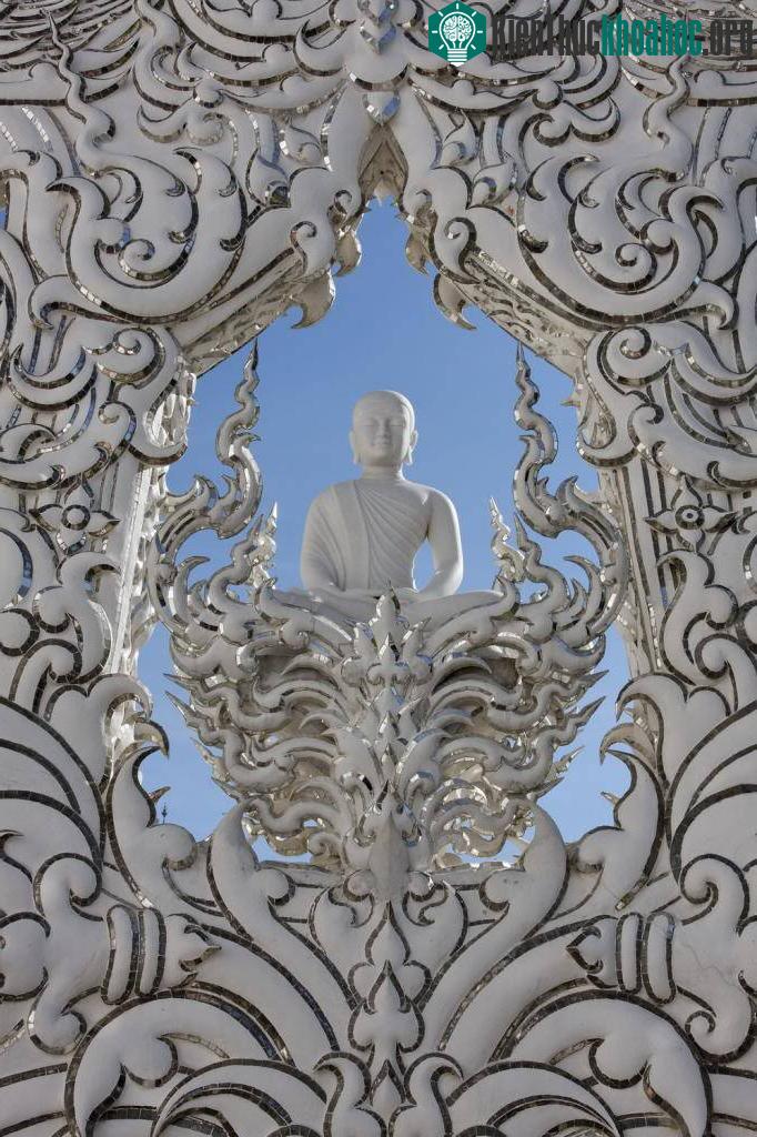 Đến thời điểm hiện tại, dù diện mạo của Wat Rong Khun đã định hình khá rõ nét nhưng ngôi chùa vẫn còn đang trong giai đoạn xây dựng và sẽ tiếp tục được hoàn thiện trong nhiều năm tới.