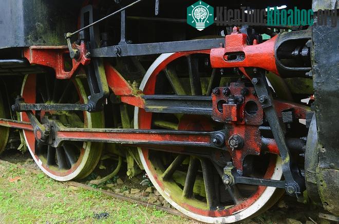Vì thành phố Đà Lạt nằm ở độ cao 1.500 m so với mực nước biển, nên ga Đà Lạt được coi là nhà ga cao nhất Việt Nam.