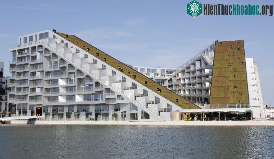 Tập đoàn Bjarke Ingels còn thiết kể cả tòa nhà đa năng 8Tallet độc đáo này. Đây là khu văn phòng và trung tâm thương mại lớn ở Copenhagen.