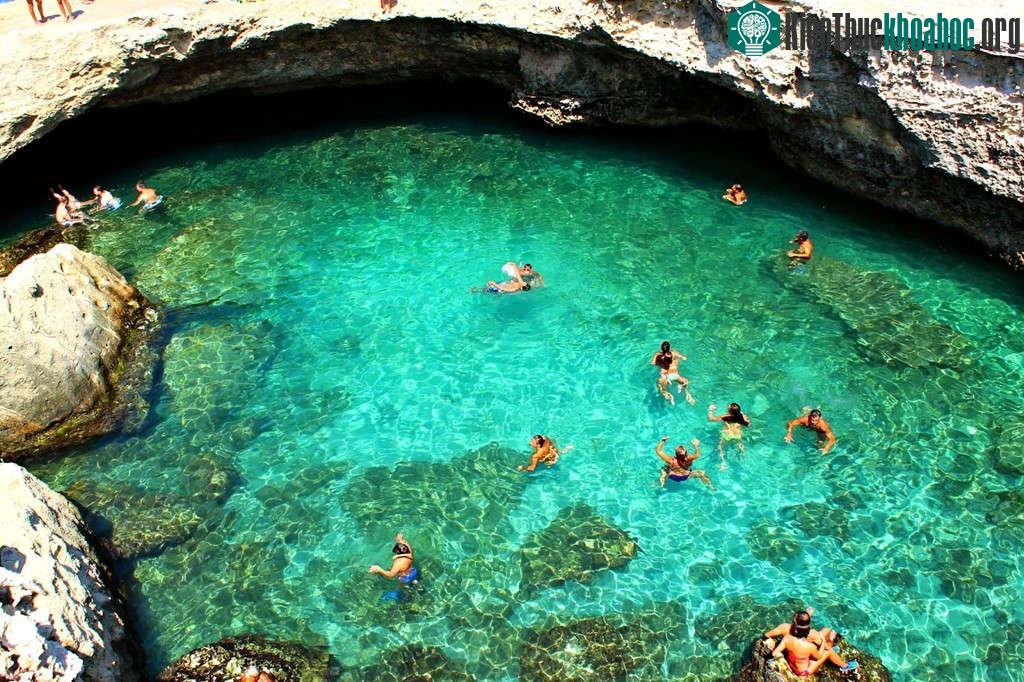 Grotta della Poesia, Rocha Vecchia, Italy