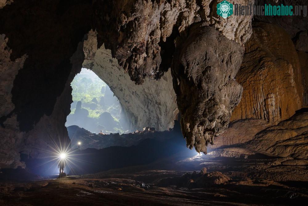 Mọi ngóc ngách trong hang đều có những chùm thạch nhũ với đủ hình dạng, không khu nào giống khu nào. (Ảnh: Ryan Deboodt).