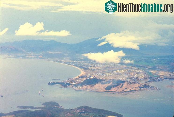 Nha Trang nhìn từ phía Nam.
