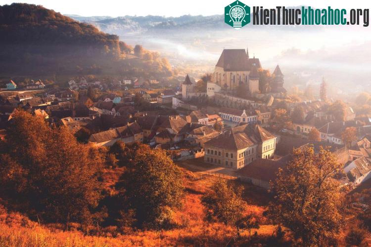 Biertan, Transylvania, Romani nổi tiếng với những tòa nhà đẹp như lâu đài trong cổ tích.