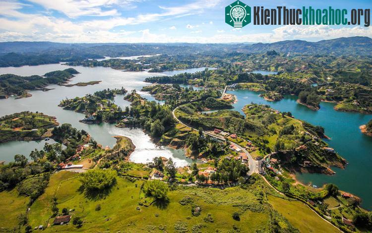 Kiến trúc tuyệt đẹp của thị trấn nhiều màu sắc nhất thế giới ảnh 9