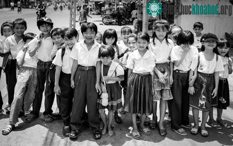 Học sinh một trường tiểu học quận Tân Bình, 1996.