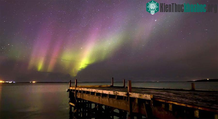 Hiện tượng cực quang Borealis hay còn gọi là Ánh sáng Phương Bắc.