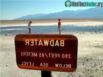 Bad Water ở Thung lũng Chết. (Ảnh: atviews)