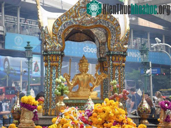 Đền Erawan là nơi thời cúng vị thần sáng tạo, được người dân và du khách tôn thờ