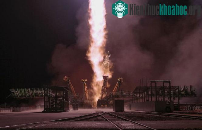 Khoảnh khắc tàu vũ trụ Soyuz TMA-15M được phóng lên từ Trung tâm Baikonur Cosmodrome của Nga ở Kazahkstan mang theo 3 phi hành gia Samantha Cristoforetti (người Ý), Anton Chkaplerov (người Nga) và ...