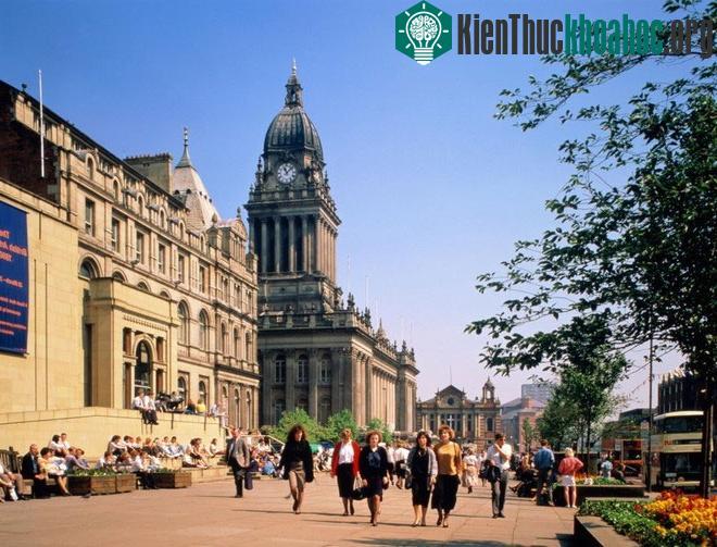 Nhiều người nghĩ Leeds chưa phải là một điểm du lịch hấp dẫn nhưng sự thật hoàn toàn ngược lại, thành phố này có rất nhiều cửa hiệu, nhà hàng và cả cuộc sống về đêm đầy thú vị. Đến đây bạn sẽ được ...
