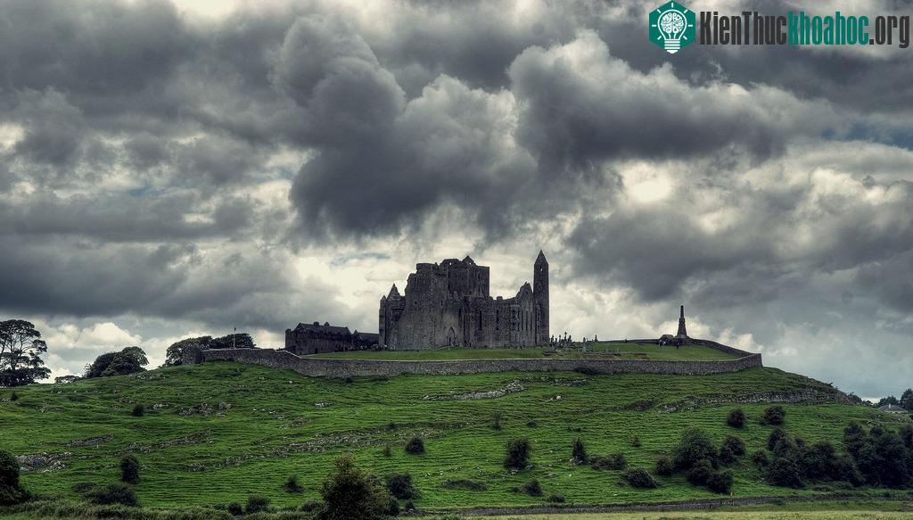 Pháo đài Rock of Cashel - còn được mệnh danh là Pháo đài Cashel của các vị vua.