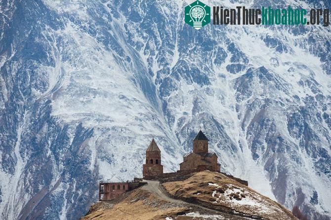 Vách núi nhìn như một con sóng khổng lồ ở Georgia.