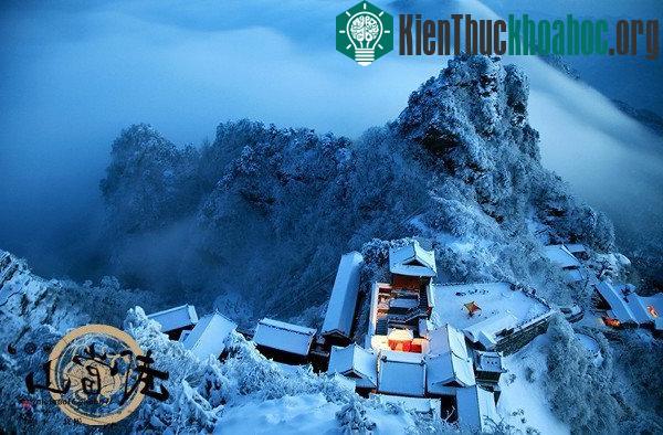 Chùm ảnh tuyết rơi sớm, phủ trắng núi Võ Đang
