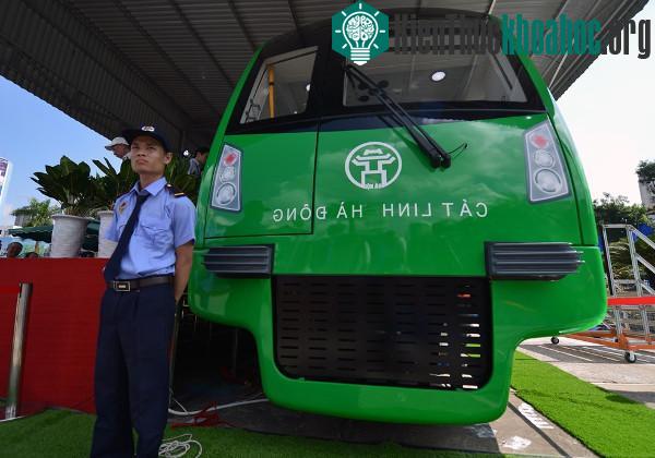 Cận cảnh tàu đường sắt đô thị đầu tiên ở Hà Nội- ảnh 2