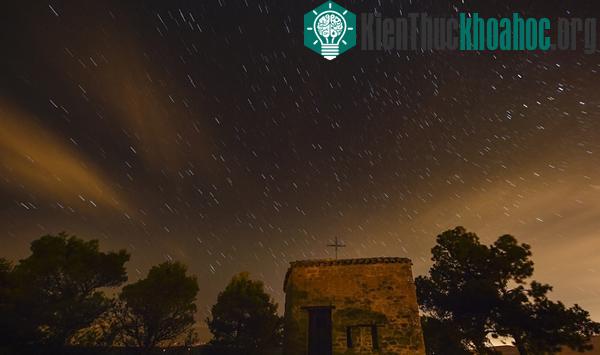 Chùm ảnh mưa sao băng Perseid lớn nhất năm 2015