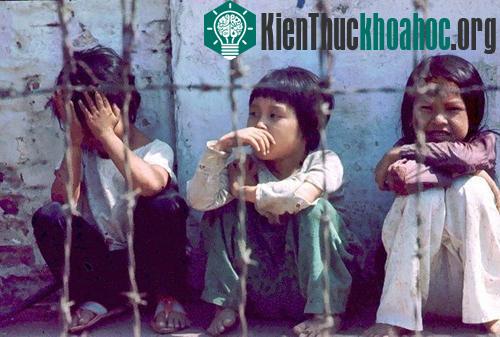 Chùm ảnh màu đăc sắc về trẻ em miền Nam, Trung trước 1975
