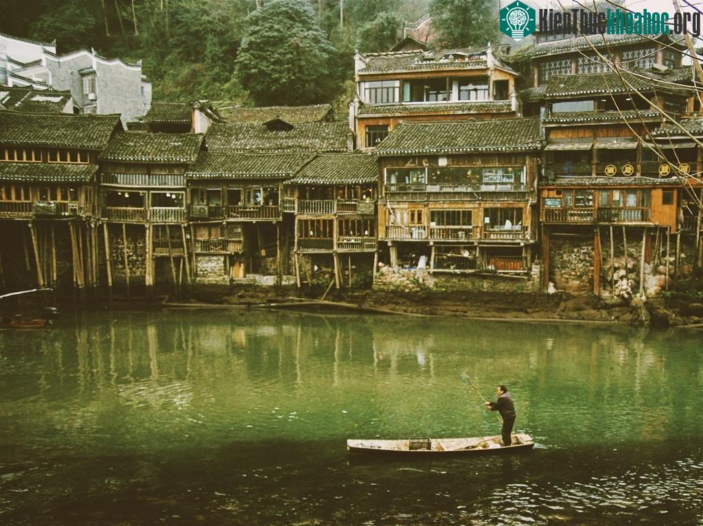 Lịch trình của chúng tôi kéo dài 9 ngày (Hà Nội - Nam Ninh - Trương Gia Giới - Phượng Hoàng cổ trấn) từ 11/3 đến 20/3. Trong chuyến đi, các bạn nên chú ý mang đầy đủ visa, vật dụng cá nhân, học một...