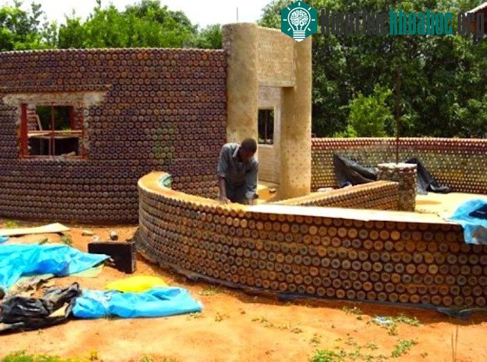 Với khả năng chống đạn, chống động đất và chống cháy nổ cao, đây có thể là một giải pháp hữu hiệu cho hơn 100 triệu người vô gia cư trên thế giới.