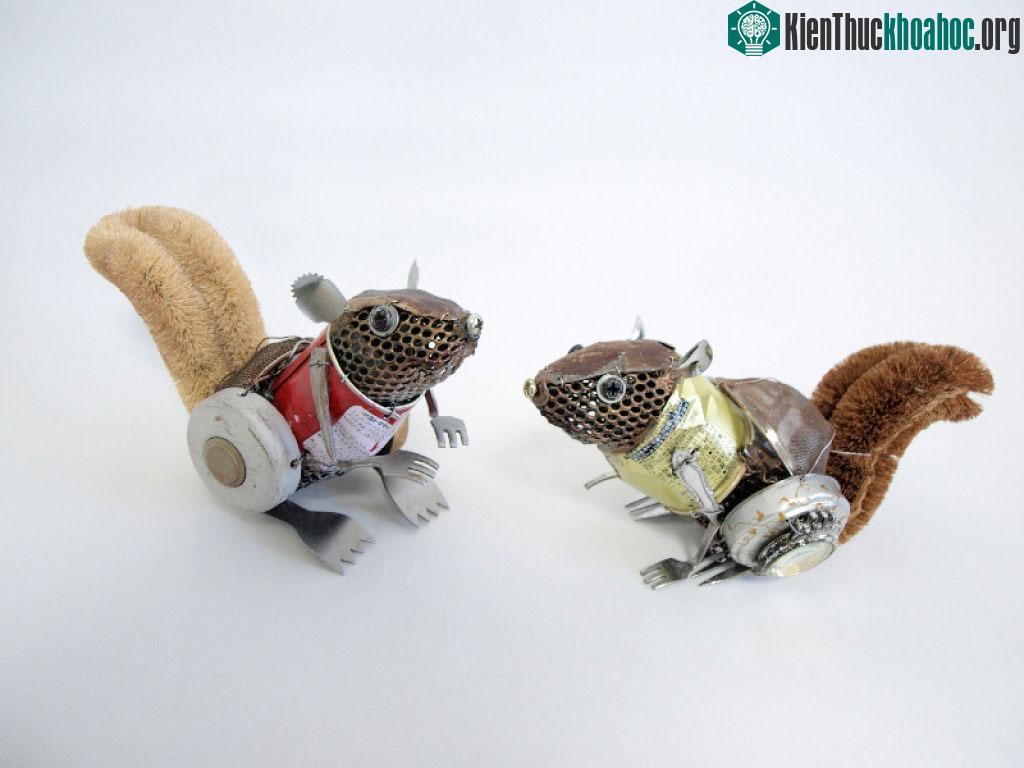 Mô hình động vật xinh đẹp từ đồ phế thải ảnh 1