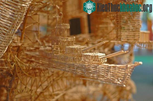 Ngắm những kiệt tác từ 100 000 cây tăm xỉa răng được xây dựng trong 35 năm