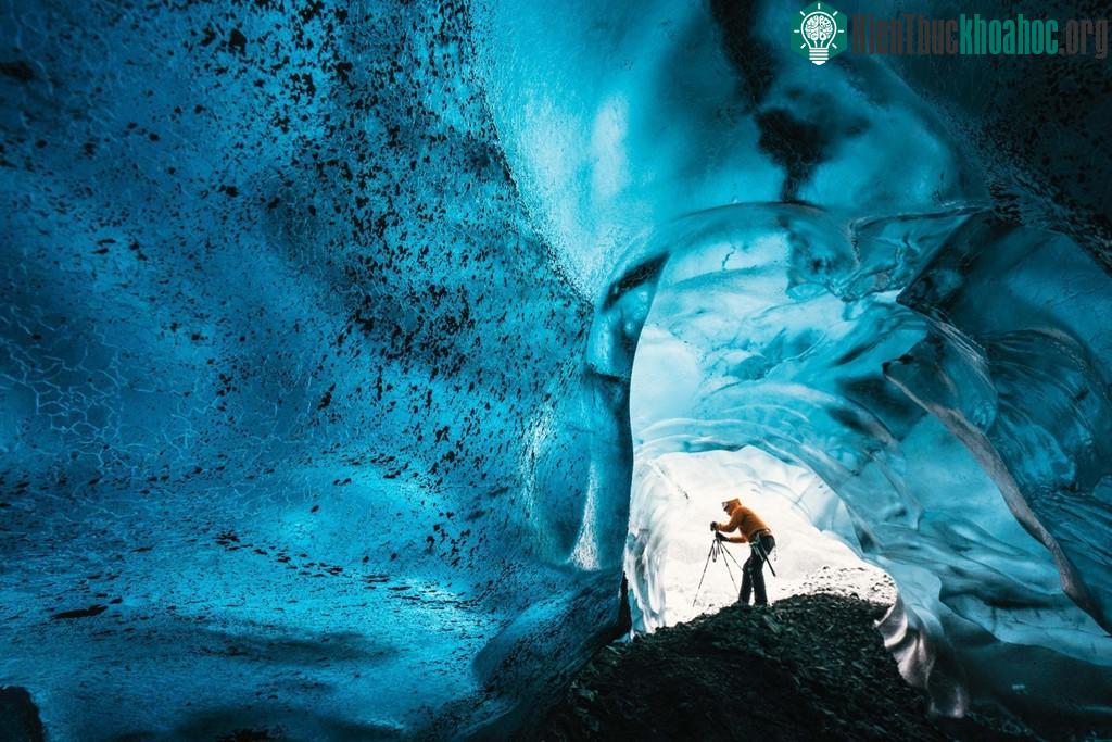 Thế giới siêu thực trong lòng sông băng