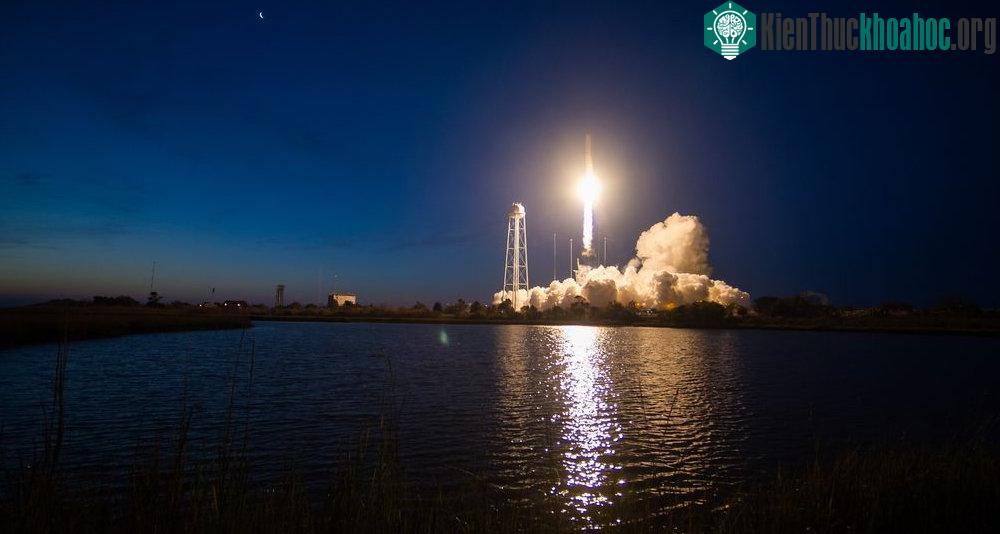NASA phát hành ảnh ghi lại vụ nổ tên lửa Antares năm ngoái ảnh 1