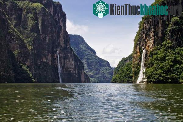 Vẻ đẹp kỳ vĩ của các hẻm núi khổng lồ- ảnh 2