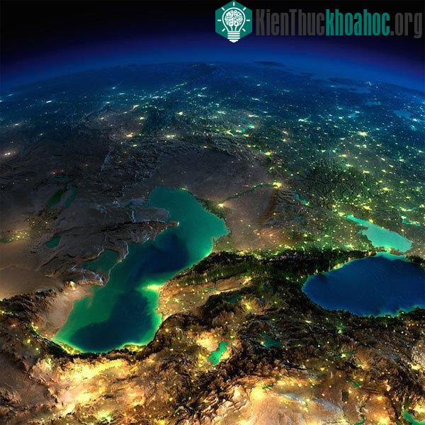 Caucasus và biển Caspian.