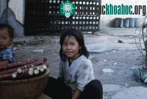 Chùm ảnh màu đăc sắc về trẻ em miền Nam, Trung trước 1975