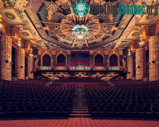 7. Rạp chiếu phim của người Hoa mang tên Grauman không thua kém gì những rạp phim đình đám khác tại Los Angeles, Mỹ.