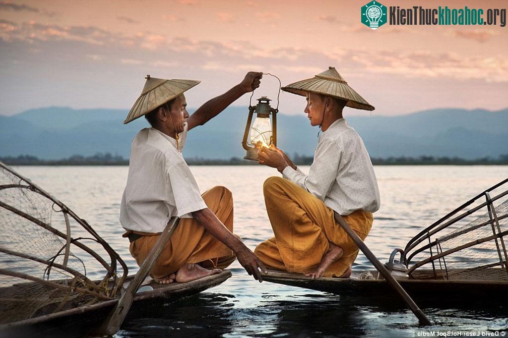 Cuộc sống nơi đây bình dị, tĩnh lặng, giúp du khách có những giây phút thư thái tâm hồn.