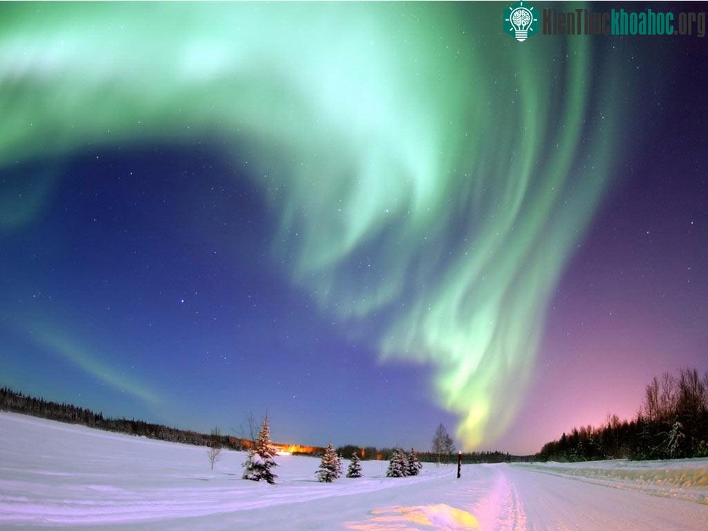 Ngắm Bắc cực quang ở Alaska là trải nghiệm để đời. Fairbank là nơi thường xuyên có cực quang xuất hiện. Tuy nhiên, du khách có thể chiêm ngưỡng hiện t...