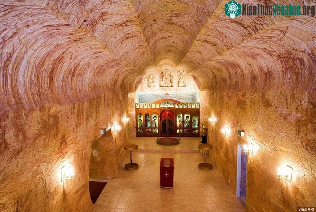 Coober Pedy, Australia: Tại đây, du khách sẽ được khám phá cuộc sống dưới lòng đất, nơi hơn 3.500 cư dân đã xây dựng nhà và nhiều cửa hàng dưới lớp đá...