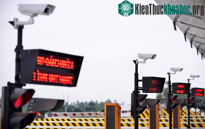 Ngắm cao tốc hiện đại nhất Việt Nam trước ngày thông xe
