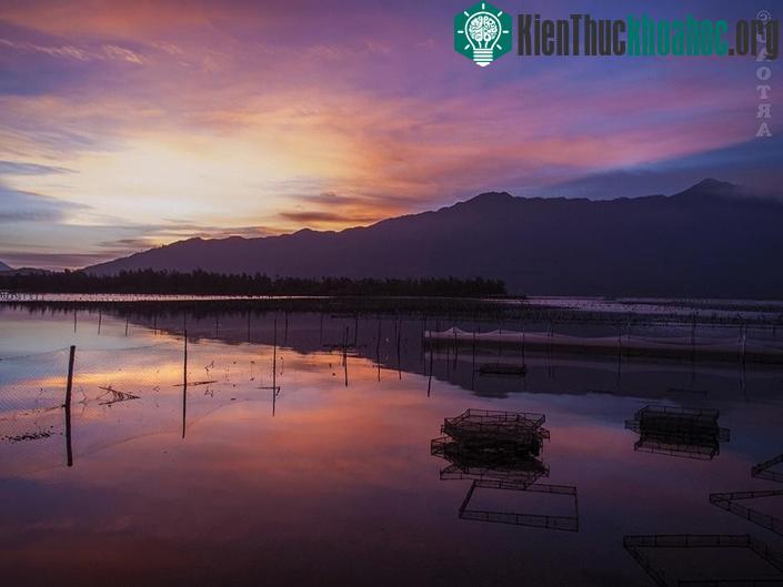 Vẻ đẹp mê hoặc trời nước đầm phá Việt Nam