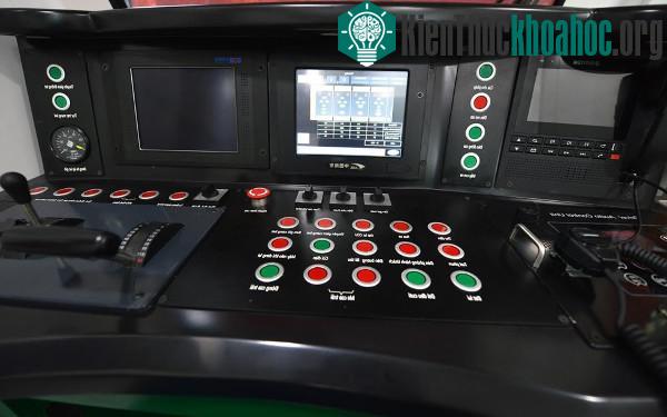Cận cảnh tàu đường sắt đô thị đầu tiên ở Hà Nội- ảnh 12