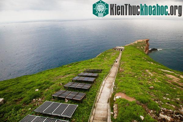 Đảo đá khổng lồ độc nhất vô nhị trên Biển Đông