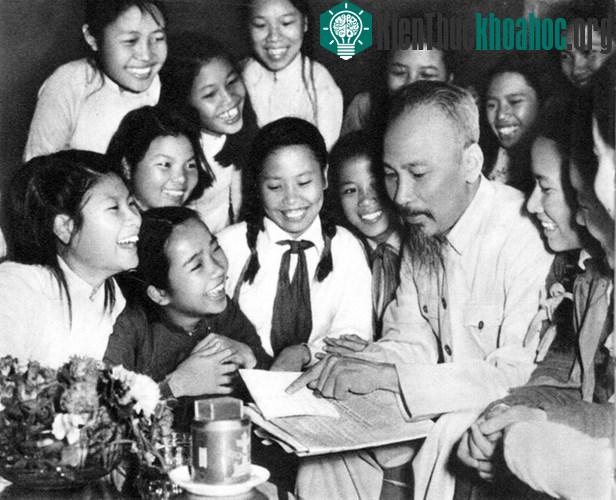 Xúc động hình ảnh giản dị và cao quý của Bác Hồ- ảnh 12