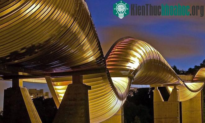 Những cây cầu ấn tượng trên thế giới- ảnh 12